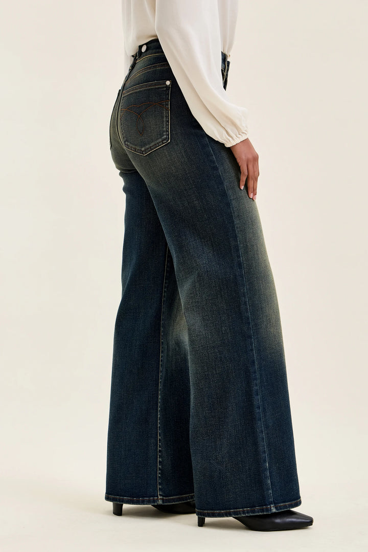 Judy Blue Retro Wide Adjustable Waist Whisky Night Jeans