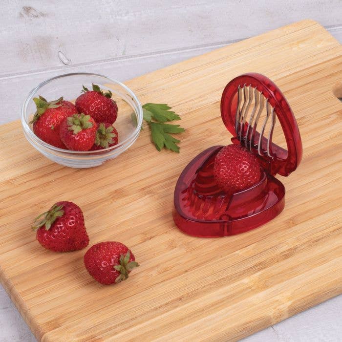 HIC Kitchen Strawberry Slicer