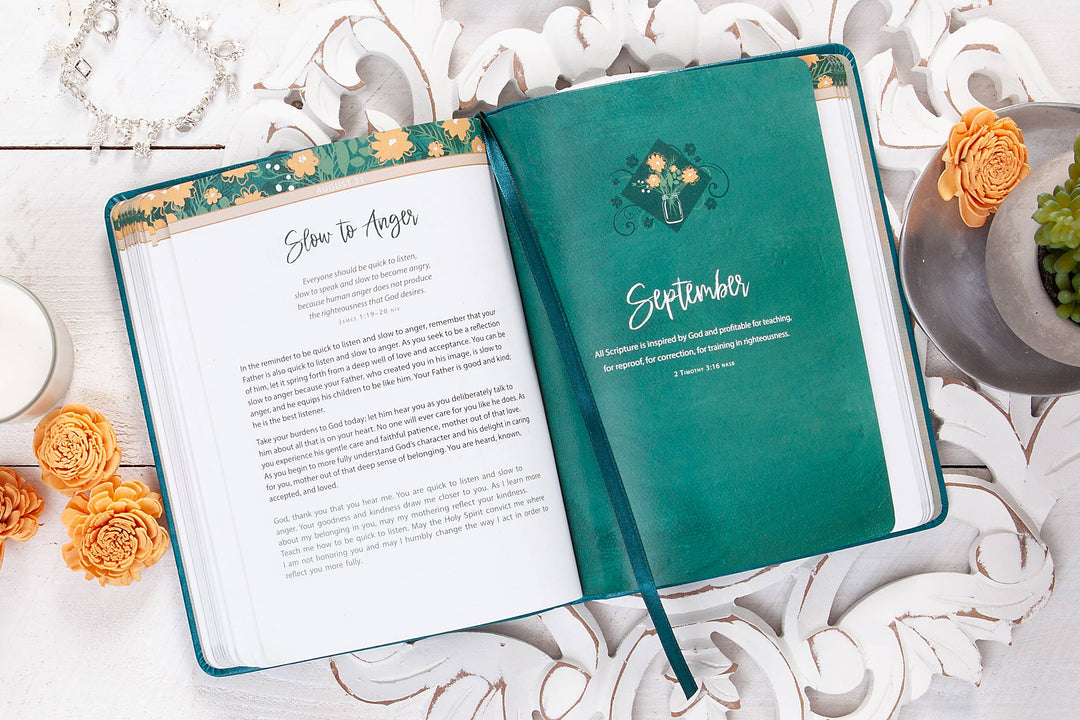 Daily Strength for Mothers (Daily Devotional)