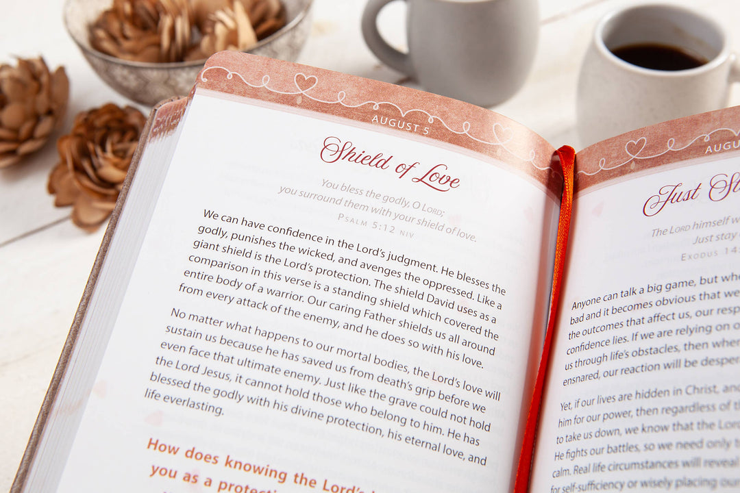Mr & Mrs (Devotional for Couples, Valentine's Day Gifts)