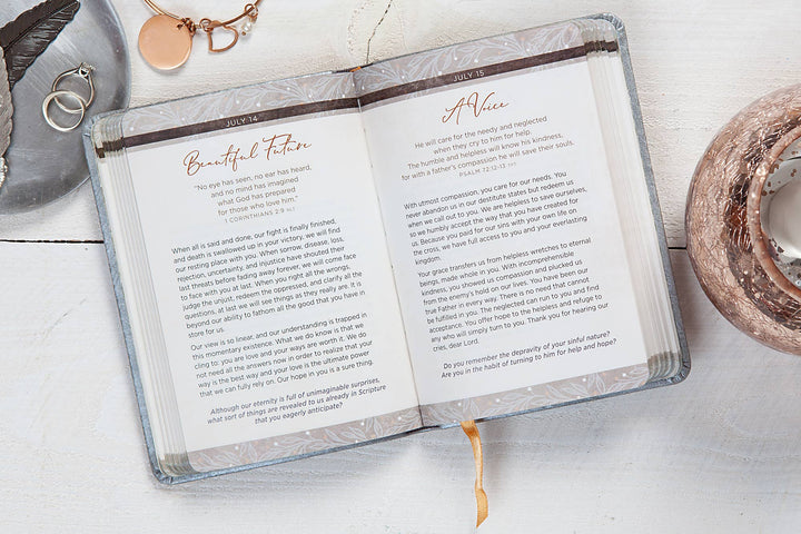 365 Days of Prayer for Couples (Valentine's Day Gifts)