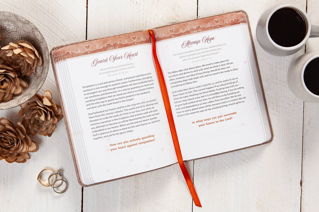 Mr & Mrs (Devotional for Couples, Valentine's Day Gifts)